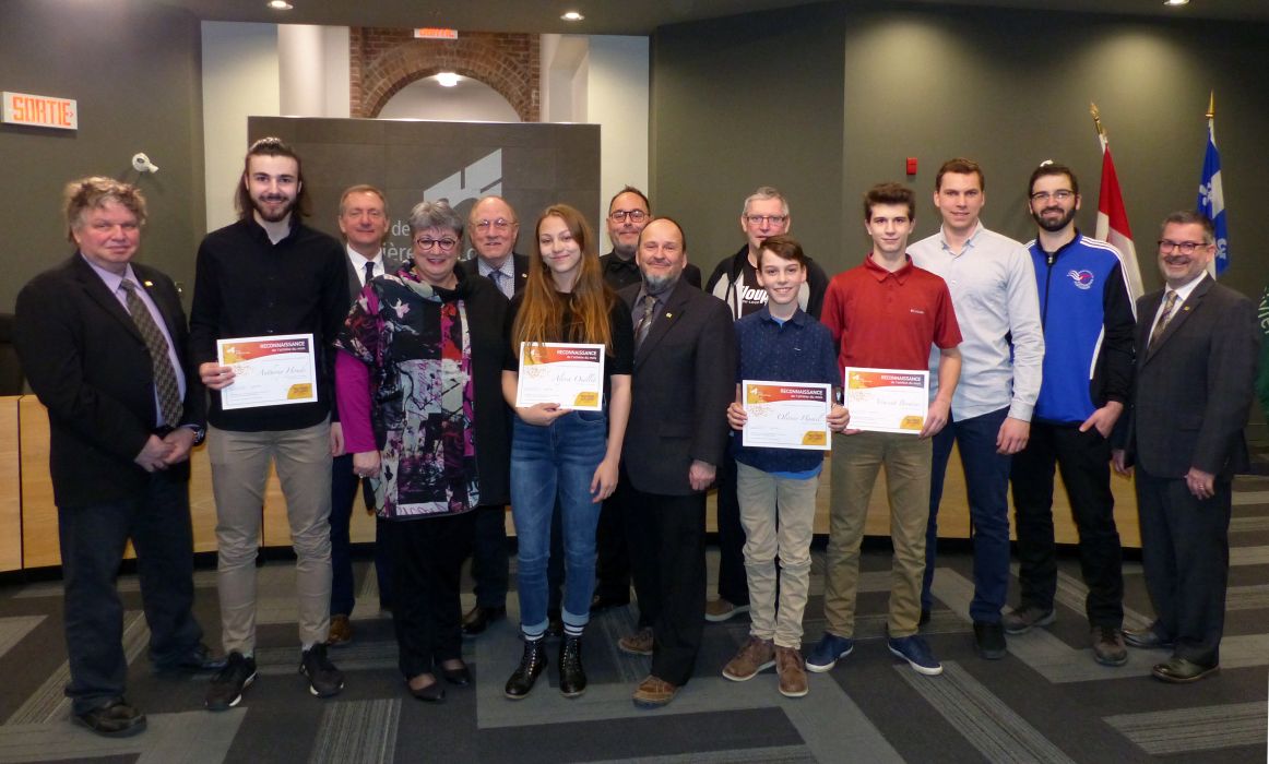 La Ville de RivièreduLoup et la Commission sportive reconnaissent les