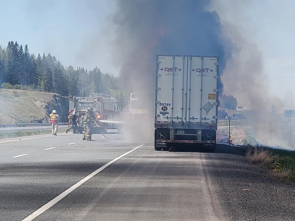 Camion en feu à Témiscouata-sur-le-Lac