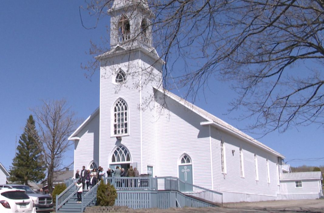 Église de LacdesAigles 1,8 M pour le centre d'interprétation des
