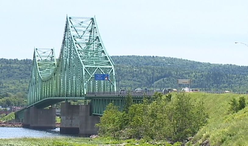 Limitations de poids sur le pont interprovincial J.C. Van Horne TVA