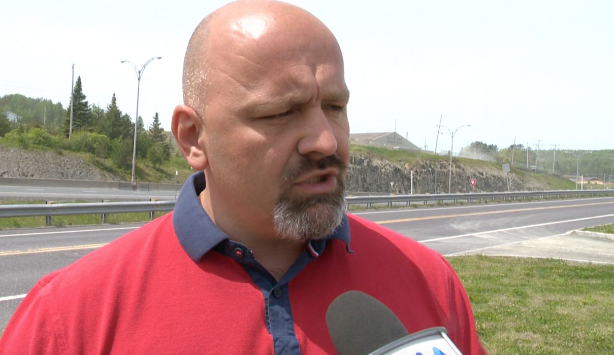 denis blais se présente a la mairie Témiscouata-sur-le-Lac