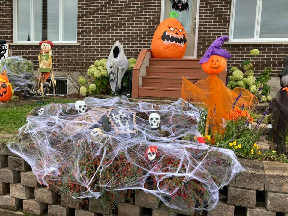 Une Résidence De Rivière-Du-Loup Est Victime De Vandalisme Sur Ses  Décorations D'halloween - Tva Cimt Chau