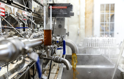 L’année 2021 a connu une saison que l’on peut qualifier de moyenne avec une production estimée à 133 millions de livres de sirop d’érable pour l’ensemble du Québec. (Groupe CNW/Producteurs et productrices acéricoles du Québec)